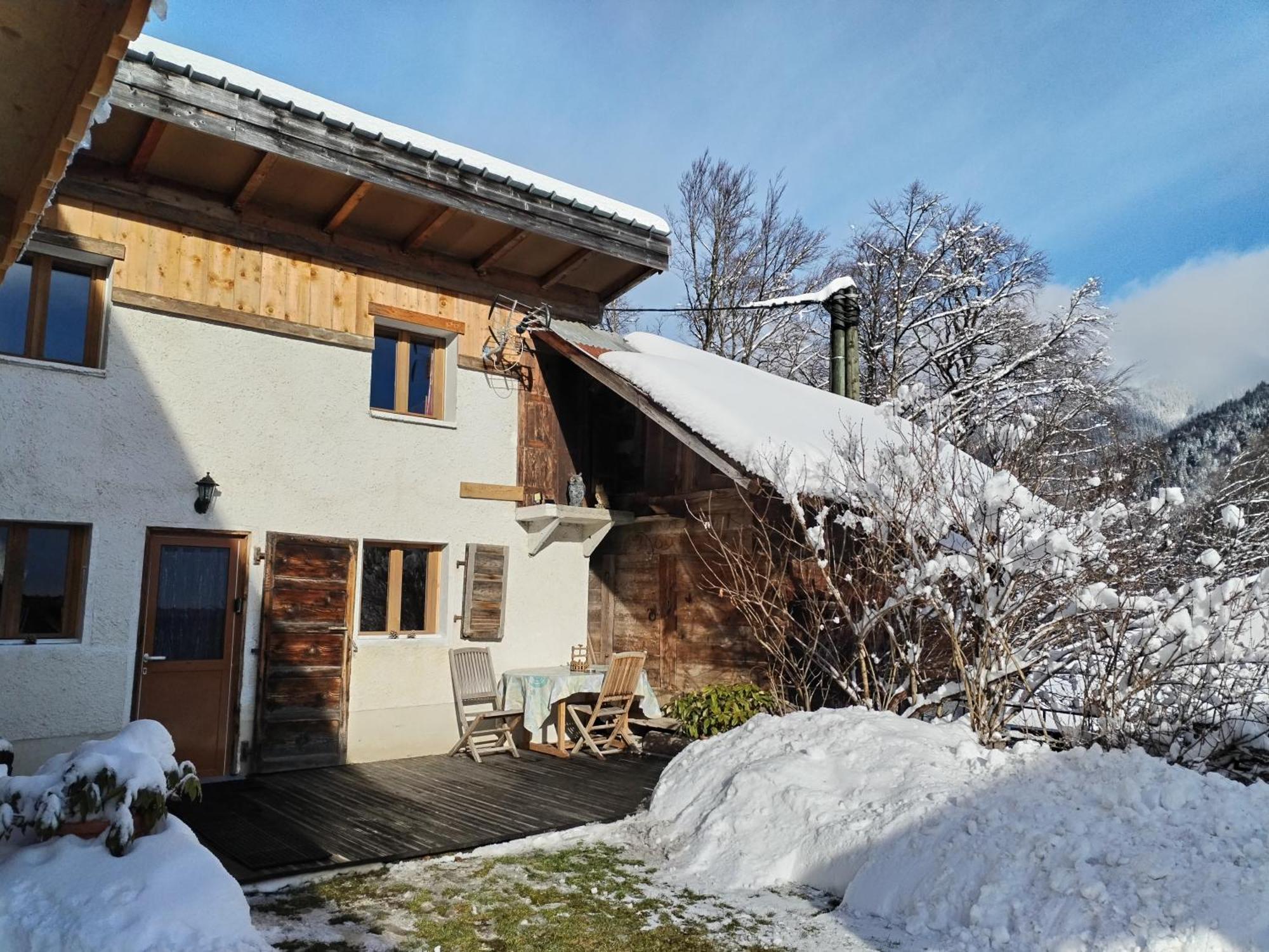 Petit Chalet Essert-Romand Exterior photo